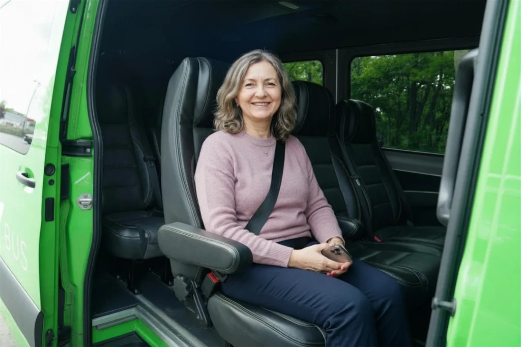 Pani siedząca w autobusie