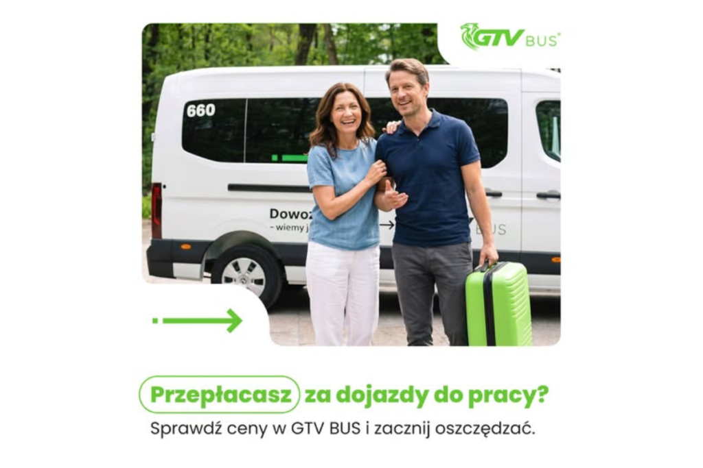 Para na tle białego busa